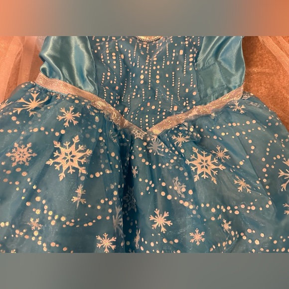 Disney Princess Frozen Elsa Musical Light-Up Dress Plays Let It Go Song Dress-Up - Picture 6 of 15